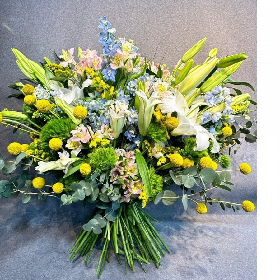 Lilyum Grintrik Delfinyum Crespedium Astomeria ve Farklı Yeşilliklerle Hazırlanmış Dolgun Büyük Buket